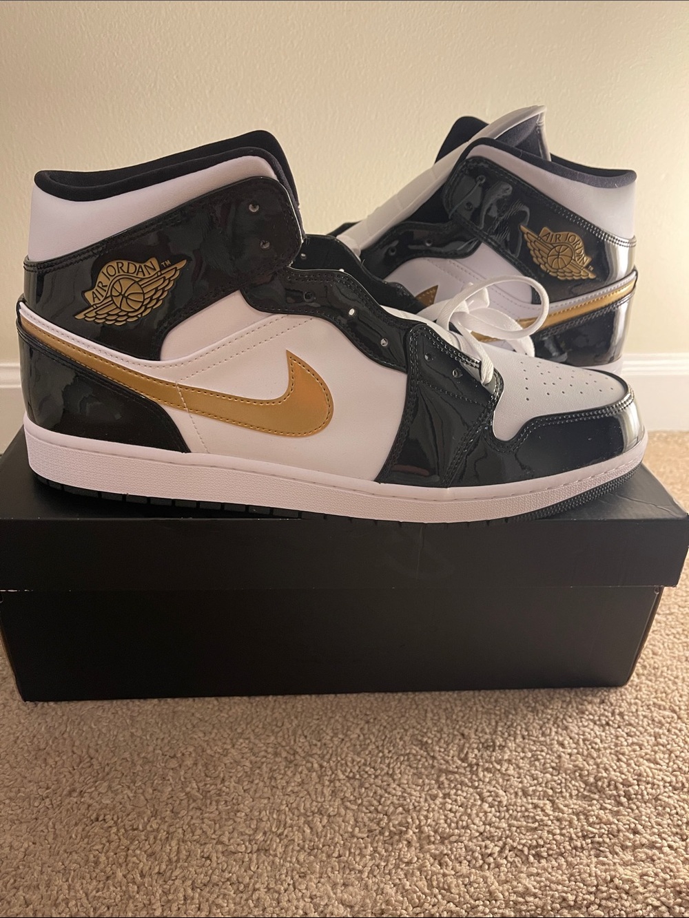 Men’s Air Jordan 1 Mid SE Mid Sneakers - White/Black/Gold size 15